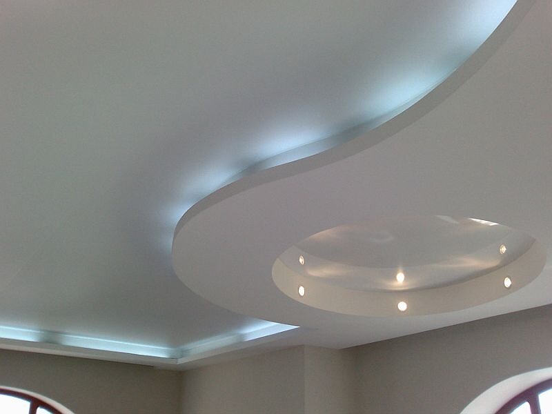 потолок из гипсокартона с подсветкой